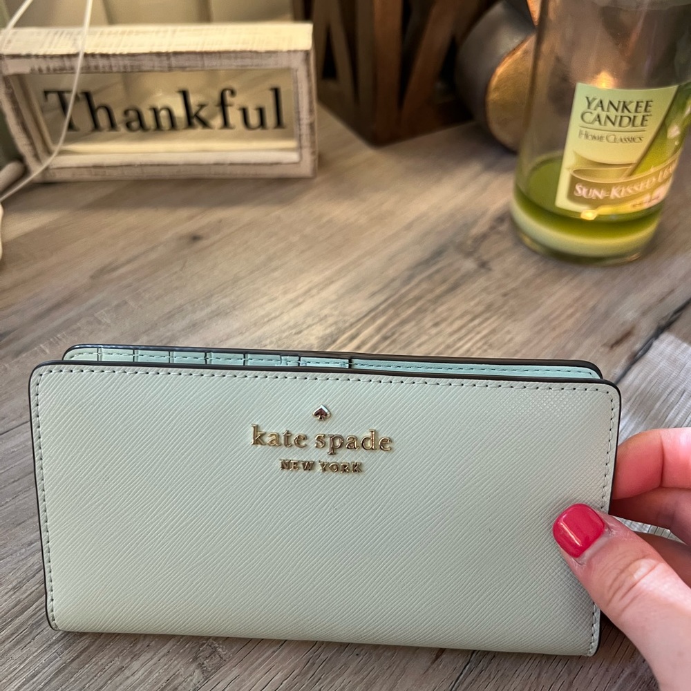 Kate Spade NWT Staci Slim Bifold Wallet
